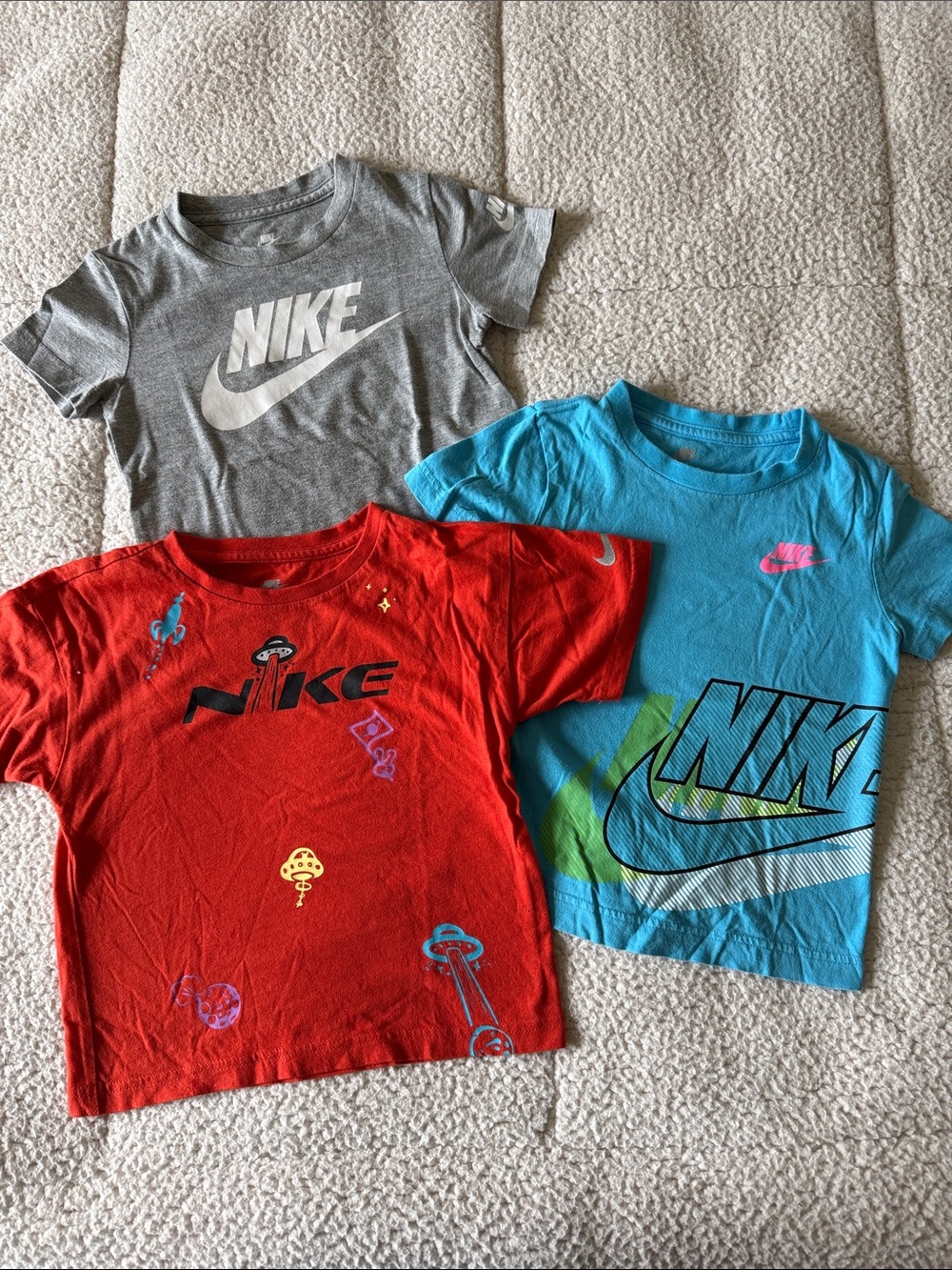 Nike Kids Short Sleeve Tees in Gray, Red & Teal Blue